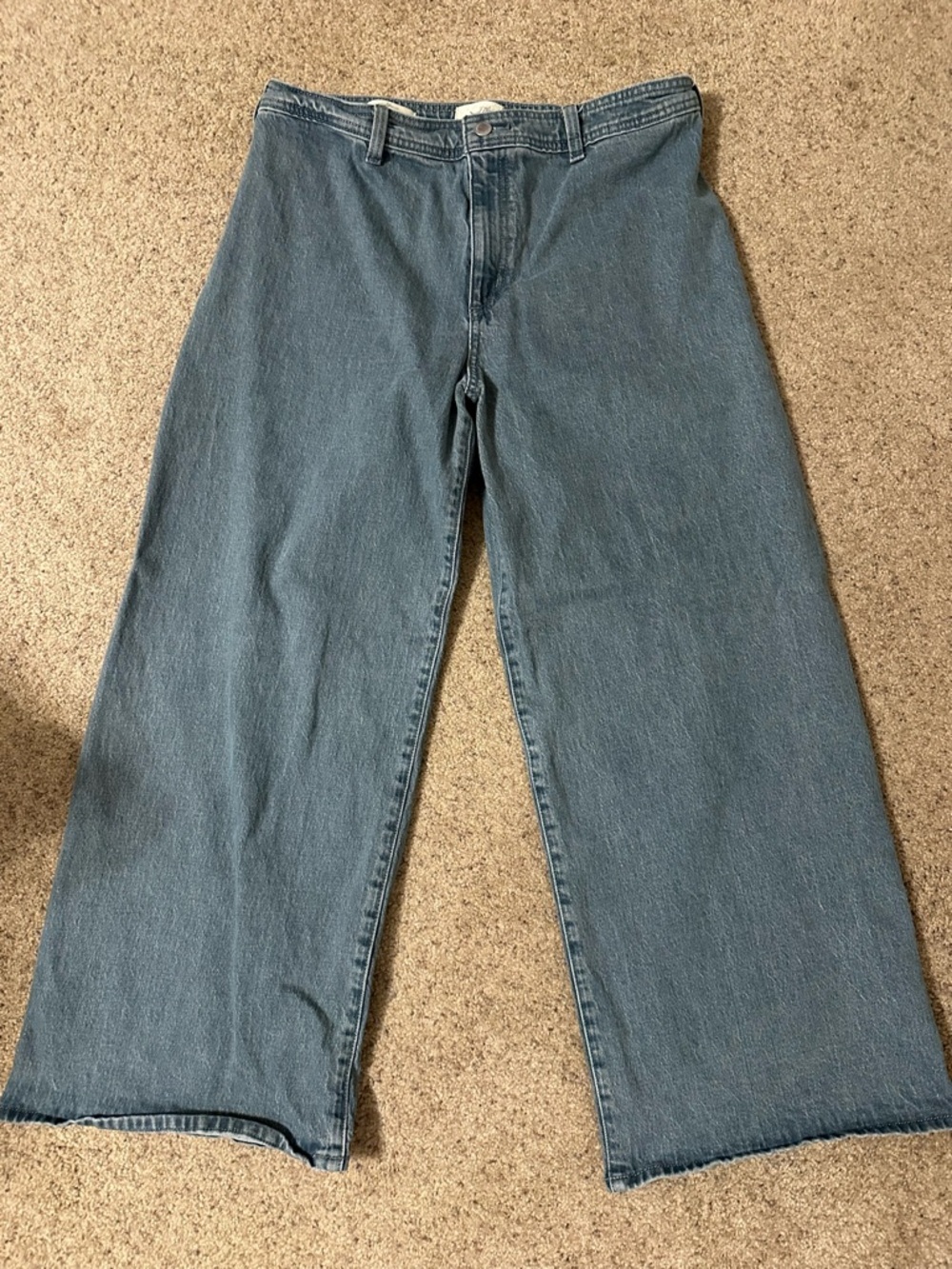 Classic Women’s Wide-Leg Denim Jeans in Light Blue